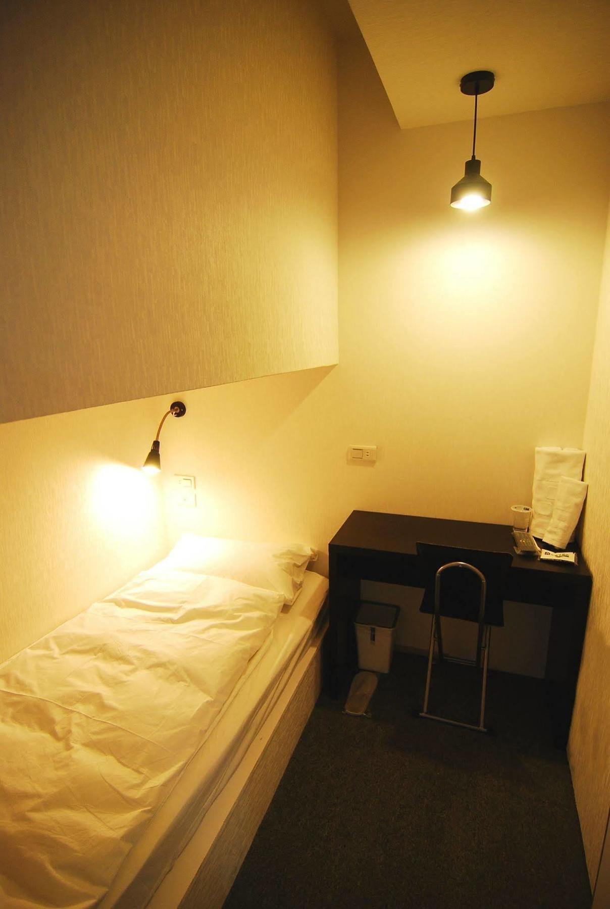 Inn Cube - Taipei Main Station Екстер'єр фото